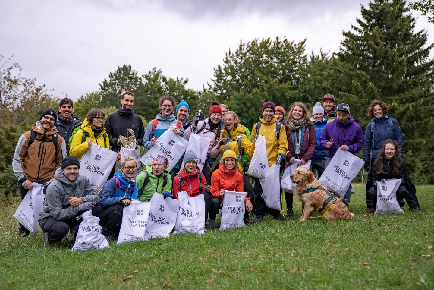 Bergfreunde mit Verein Plastic Free Peaks